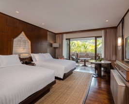 Одноместный номер Premium с балконом и с видом на бассейн в Phuket Marriott Resort And Spa, Nai Yang Beach