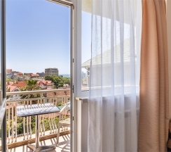 Комфорт (Улучшенный однокомнатный стандартный 2-х местный номер с балконом) в Odeon