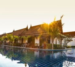 Двухместная вилла с видом на бассейн двуспальная кровать в Howard Johnson by Wyndham Phuket Naiyang