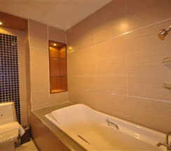 Двухместный номер Deluxe двуспальная кровать в Chalelarn Hotel