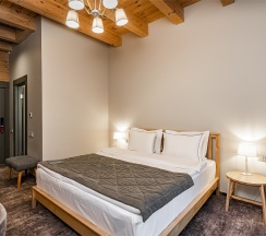 Номер Классик с двуспальной кроватью c видом на реку и балконом в Grand Chalet Altay