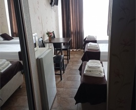 Трехместный номер с раздельными кроватями, открытым балконом и боковым видом на мореоре в Joy apartments