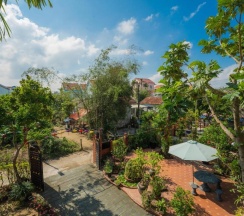 Двухместный номер Standard с балконом двуспальная кровать в Strawberry Garden Homestay