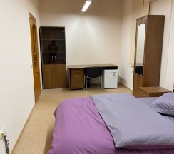 трехместный номер с двухспальной кроватью и односпальной кроватью в Неделина