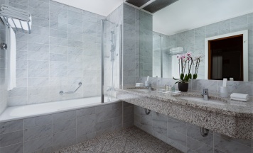 Номер «Делюкс Твин» в Балчуг Кемпински Москва