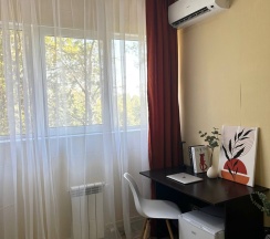 Номер стандарт комфорт с 1 двуспальной кроватью в Дисней