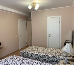 Трехместный номер с двуспальной и односпальной кроватью в Танго