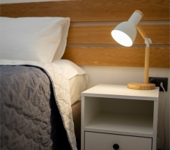 Апартаменты с большой кроватью, кухней-гостиной и отдельным входом в Двенадцать