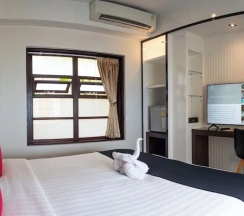 Вилла с балконом и рядом с пляжем в Pavilion Samui Pool Residence