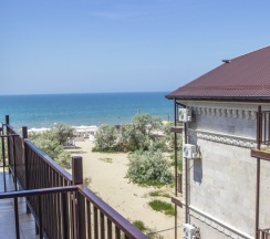 Трёхместный номер Standard с балконом и с красивым видом из окна в Luxury house