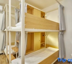 Кровать в общем номере (общая ванная комната) в Meego Qingwen Hotel