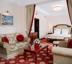 Номер Джуниор Сюит в Ring Premier Hotel