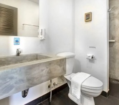 Двухместный номер Superior с балконом двуспальная кровать в Ideo Phuket Hotel