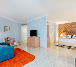 Полулюкс с балконом и с видом на бассейн в Royal Lagoons Resort & Aqua Park Families and Couples ONLY