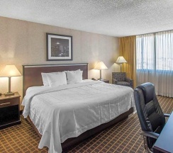 Двухместный номер Deluxe двуспальная кровать в Clarion Hotel Denver Central