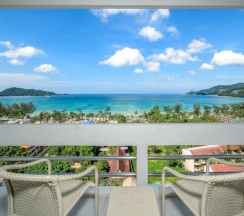 Двухместный номер Honeymoon с балконом и с видом на море двуспальная кровать в Andaman Beach Suites Hotel