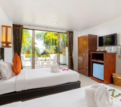 Двухместный номер Deluxe с балконом двуспальная кровать в Club Bamboo Boutique Patong Beach Resort
