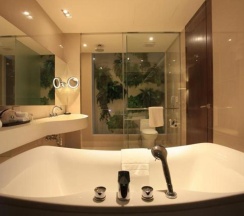 Четырёхместный номер Sunset Grand Deluxe в Phuket Graceland Resort And Spa