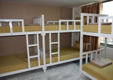 Кровать в общем номере (женский номер) с красивым видом из окна в Like Home - Hostel