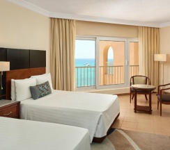 Двухместный номер Guest с видом на море двуспальная кровать в Hurghada Marriott Beach Resort