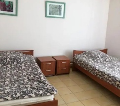 Шестиместный коттедж с 4 комнатами с красивым видом из окна в Нептун-2