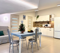 Апартаменты №9 "Люкс" на мансардном этаже в Саквояж