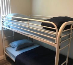 Кровать в общем номере (женский номер) в A1 LA City Hostel