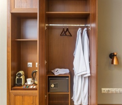 Большой двухместный номер c 1 кроватью или 2 отдельными кроватями в V hotel Sadovaya