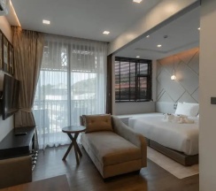Двухместный номер Deluxe двуспальная кровать в The Proud Karon Beach Phuket Trademark Collection By Wyndham
