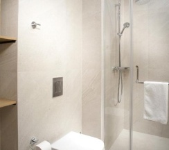 Двухместный люкс с видом на город двуспальная кровать в Neos Hotel