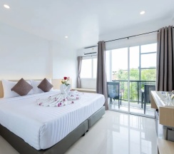 Двухместный номер Deluxe с балконом 2 отдельные кровати в La Vista Patong Hotel