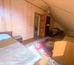 Пятиместный улучшенный семейный номер в Ирбис