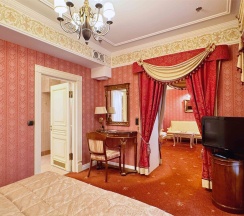 Улучшенный номер без вида (внутренний двор или мансарда) в Taleon Imperial Hotel