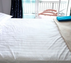 Двухместный номер Standard с балконом двуспальная кровать в Mae-Porn Hostel