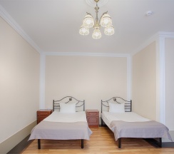 Семейный номер с 2 полутороспальными кроватями и раскладным диваном в Парк-отель