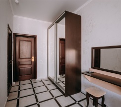 Полулюкс четырехместный с балконом в Космос