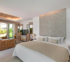 Двухместный люкс с видом на бассейн двуспальная кровать в Eden Beach Khaolak Resort and Spa A Lopesan Collection Hotel