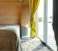 Четырёхместный коттедж с красивым видом из окна в Северное сияние