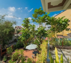 Двухместный номер Standard с балконом двуспальная кровать в Strawberry Garden Homestay