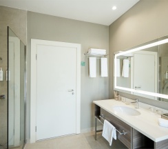 Представительский люкс (Апартамент с 2 спальнями) в Кортъярд Марриотт Сочи Красная Поляна