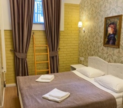 Эконом (номер 1-й категории) с окном на уровне 1,80 м от пола в Catherine Art Hotel