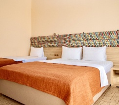 Супериор трехместный с просторным балконом в Ассоль