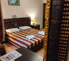 №5 2 односпальные кровати(сдвижные) с видом на внутренний дворик в Elit house