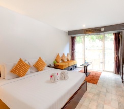 Двухместный номер Superior с красивым видом из окна двуспальная кровать в Club Bamboo Boutique Patong Beach Resort