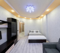 Апартаменты с 2 комнатами с балконом и с красивым видом из окна в Апартаменты inndays на Аркадия Шипунова 8