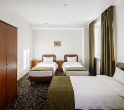 Стандарт трехместный с отдельными кроватями в Бенефит Плаза