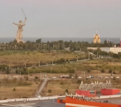 Апартаменты с балконом и с красивым видом из окна в Квартира на Мамаевом Кургане