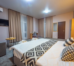 Двухместный номер Супериор с балконом или террасой c 1 комнатой двуспальная кровать в Green land