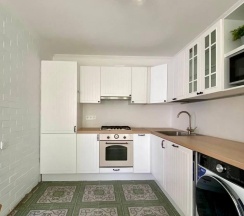 Коттедж улучшенный с 2 односпальными и 2 двуспальными кроватями в Гостевой дом