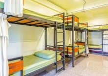 Кровать в общем номере в OYO 928 Leaf Hostel